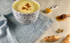 золотий напій куркума кориця